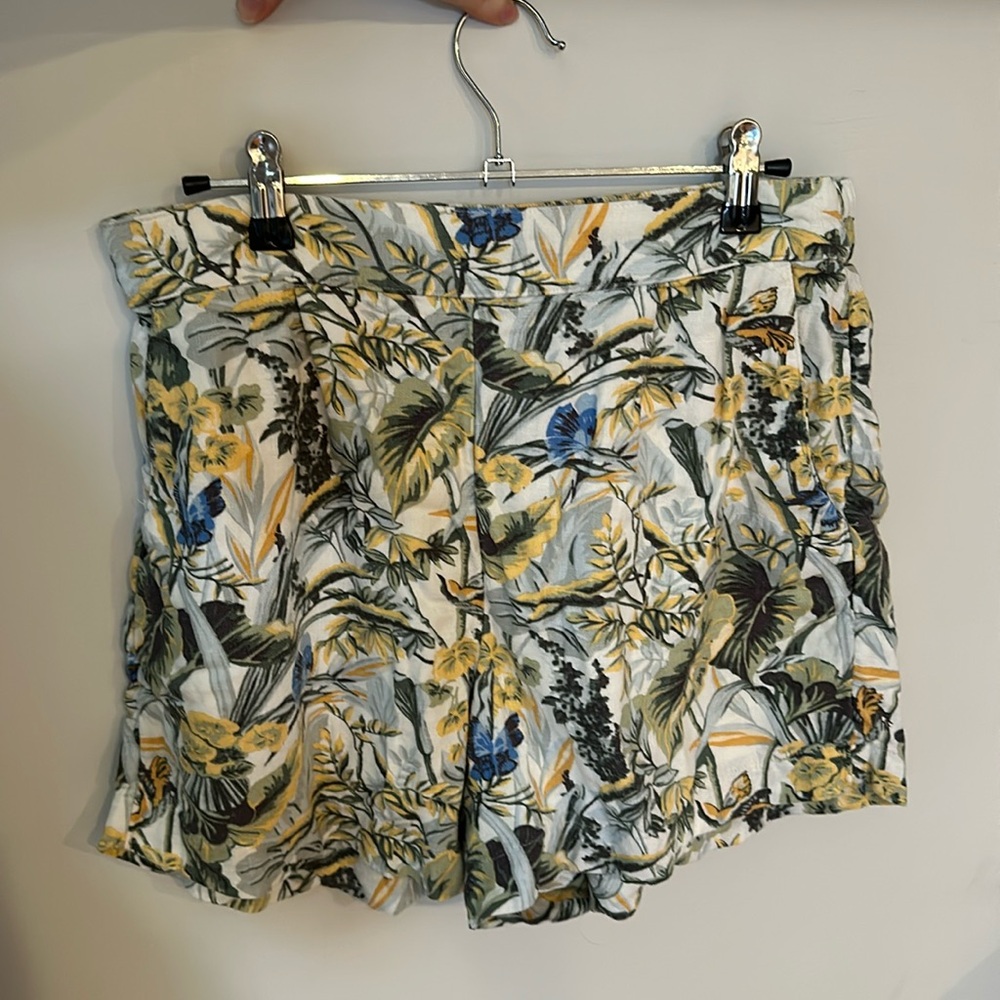 Abercrombie knit tropical print shorts. Pockets and elastic-backed waist - Picture 2 of 3